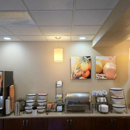Comfort Inn & Suites Grafton-Cedarburg Buitenkant foto