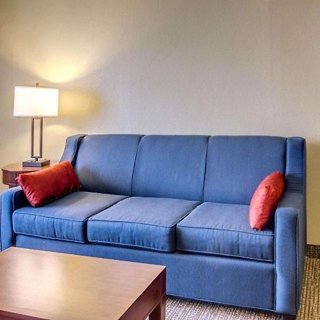 Comfort Inn & Suites Grafton-Cedarburg Buitenkant foto
