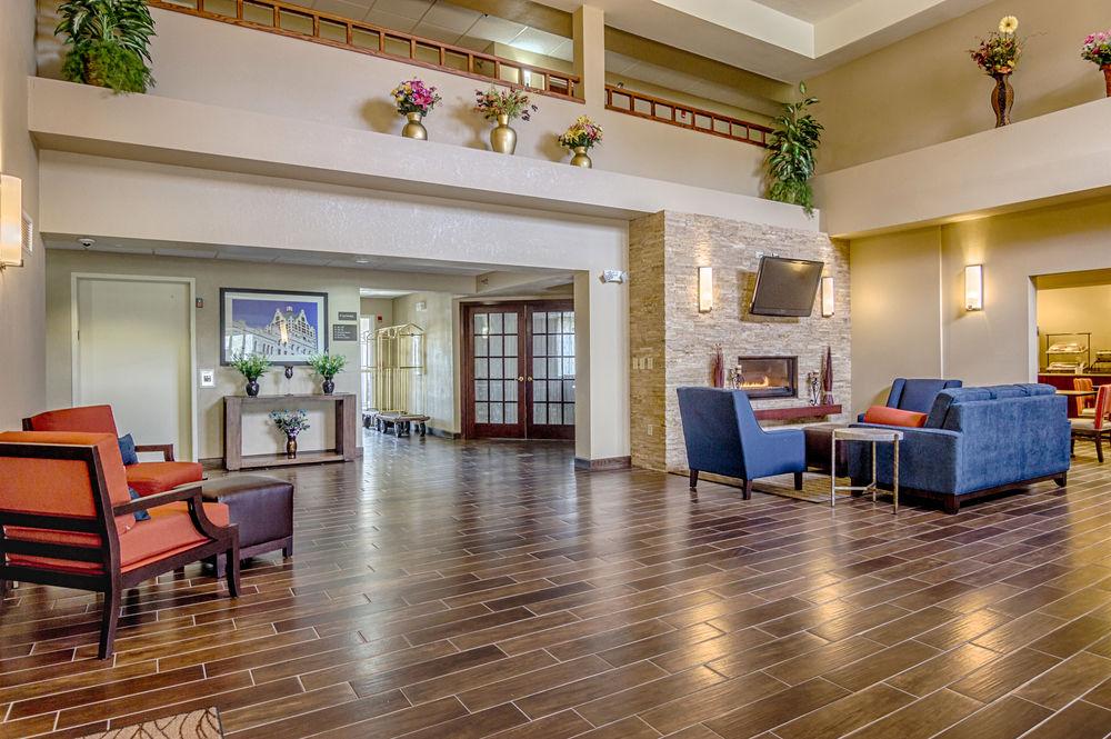 Comfort Inn & Suites Grafton-Cedarburg Buitenkant foto