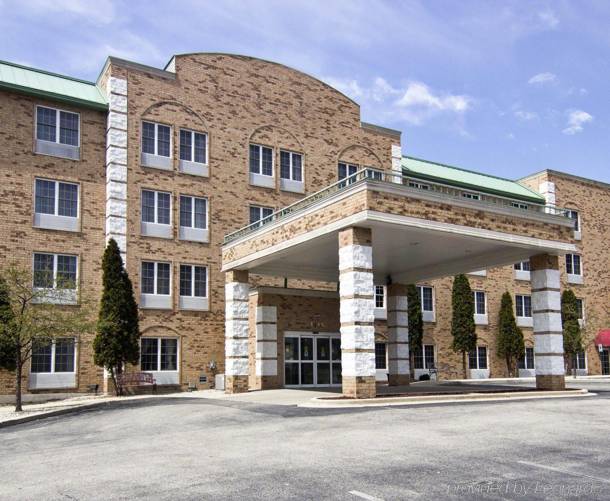 Comfort Inn & Suites Grafton-Cedarburg Buitenkant foto