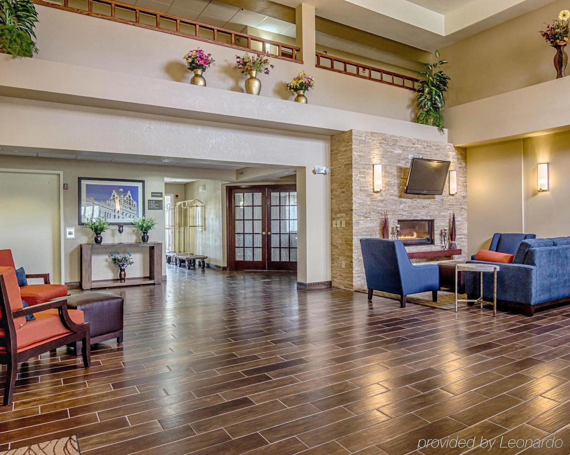 Comfort Inn & Suites Grafton-Cedarburg Buitenkant foto