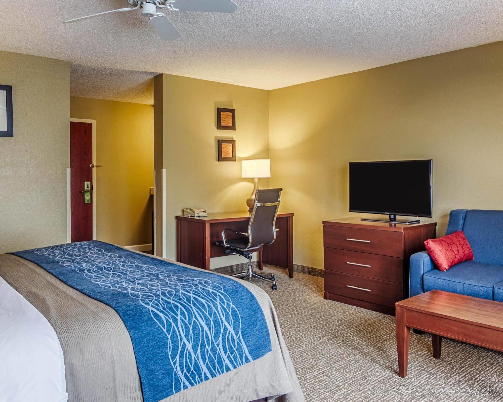 Comfort Inn & Suites Grafton-Cedarburg Buitenkant foto