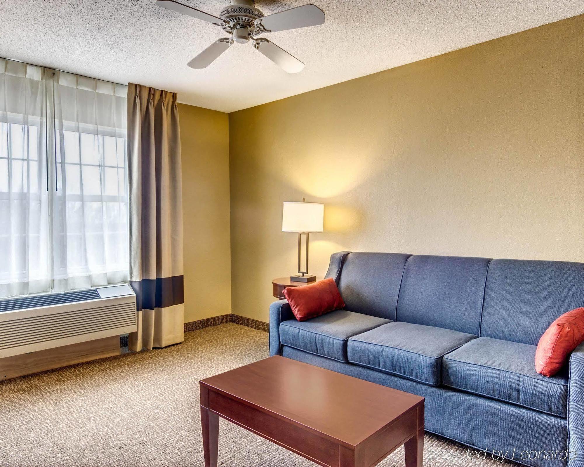 Comfort Inn & Suites Grafton-Cedarburg Buitenkant foto