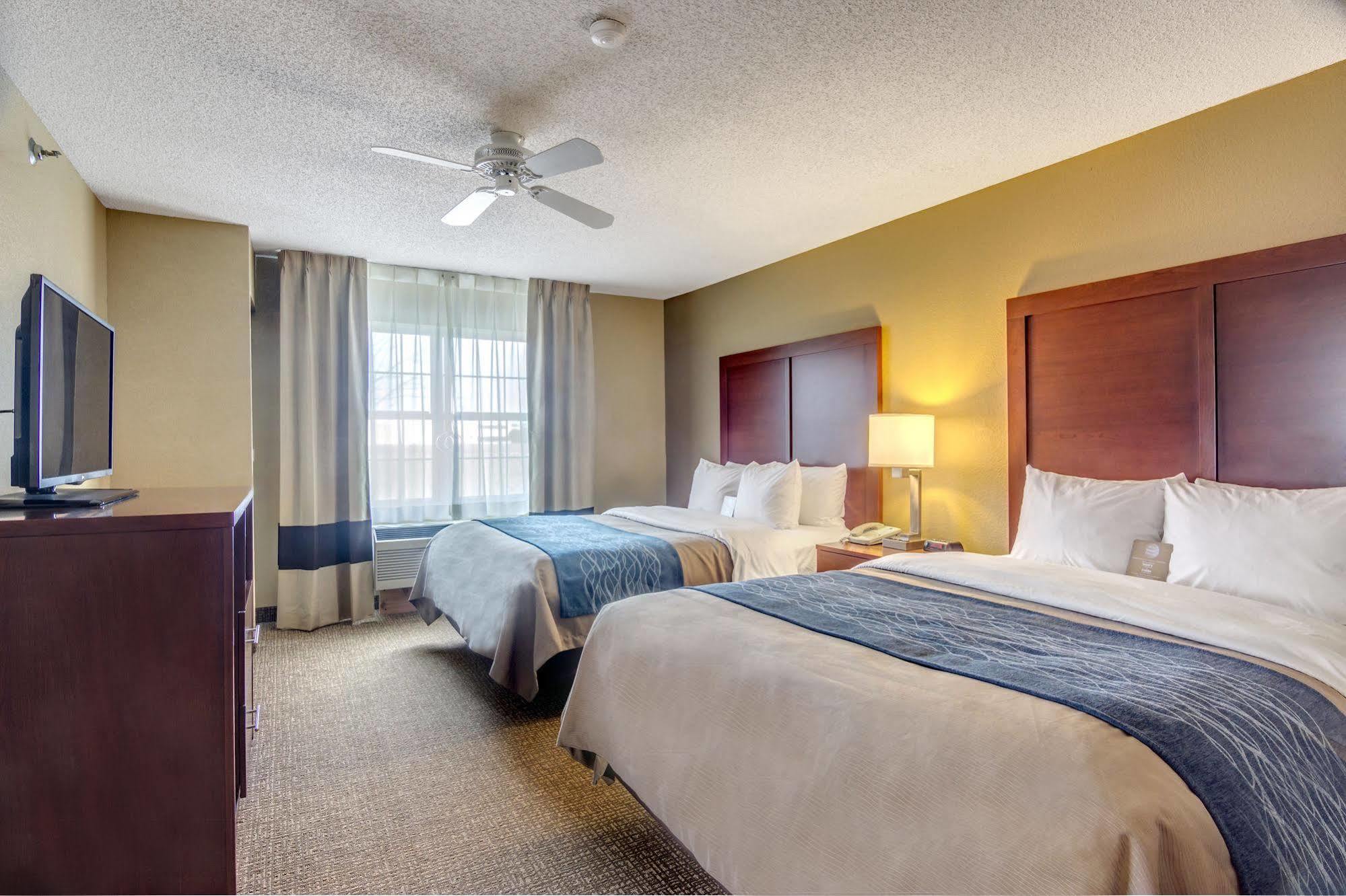 Comfort Inn & Suites Grafton-Cedarburg Buitenkant foto