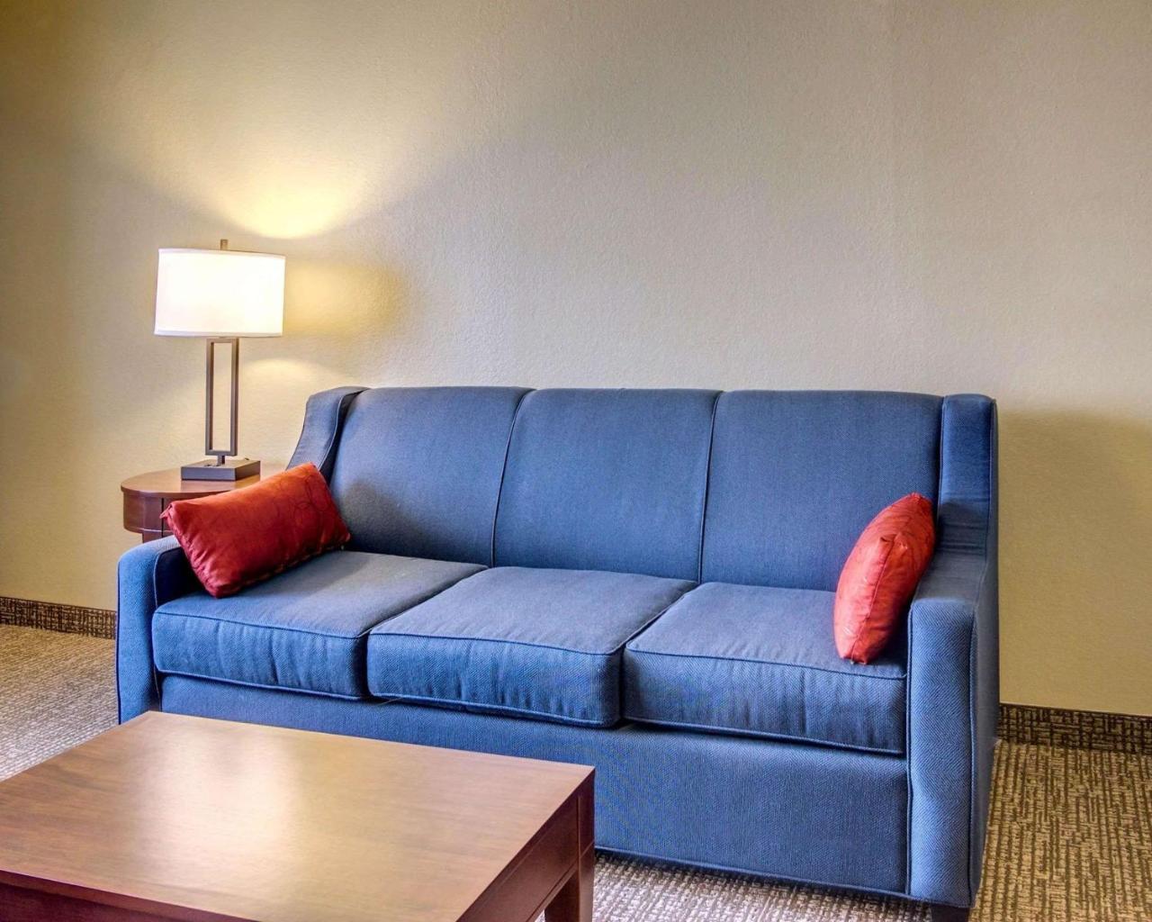 Comfort Inn & Suites Grafton-Cedarburg Buitenkant foto