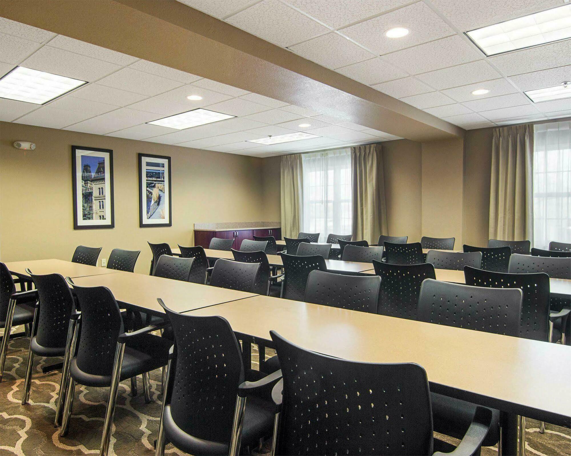 Comfort Inn & Suites Grafton-Cedarburg Buitenkant foto